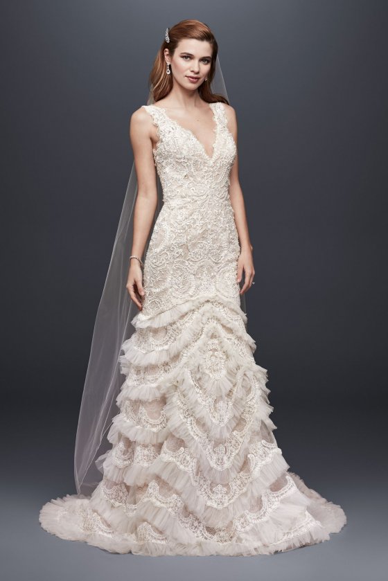 New Coming Floor Length Petite Lace Embroidered 7SWG689 Wedding Dress with Plunging Neck